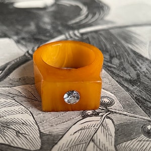 Gorgeous Vintage Marbled Butterscotch Bakelite Rhinestone Ring