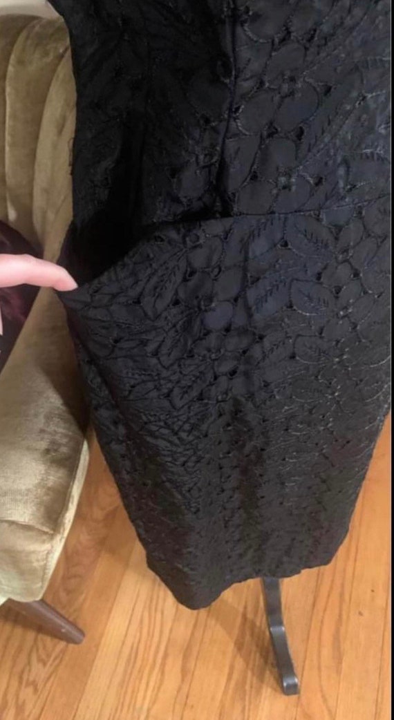 Gorgeous Black Lace Vintage Wiggle Dress w/ Pocke… - image 3