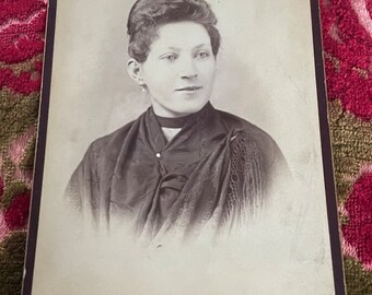 Antique Lady Portrait Cabinet Card Photography Victorian Woman