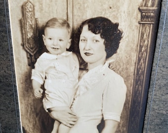 Antique Enveloped Photo of Mother & Child Detroit Michigan