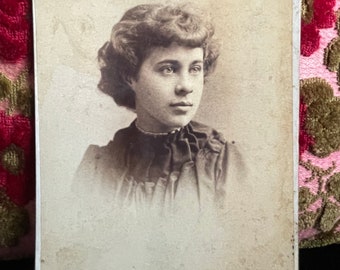 Antique Cabinet Card Victorian Young Woman Photo Portrait Massillon Ohio