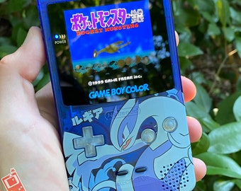 Aangepaste verlichte Nintendo Gameboy Color IPS XL "Artist Series" - Lugia by 8bitAesthetics & Ori Avissar