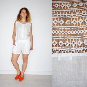 Tutina corta in un pezzo di lino bianco vintage da donna con allacciatura/pagliaccetto di lino/tuta di lino