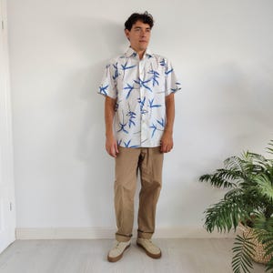 90&#39;s white shirt with blue abstract patterns