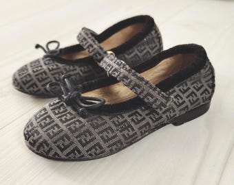 Baleriny Fendi dla dziewcząt z lat 90.