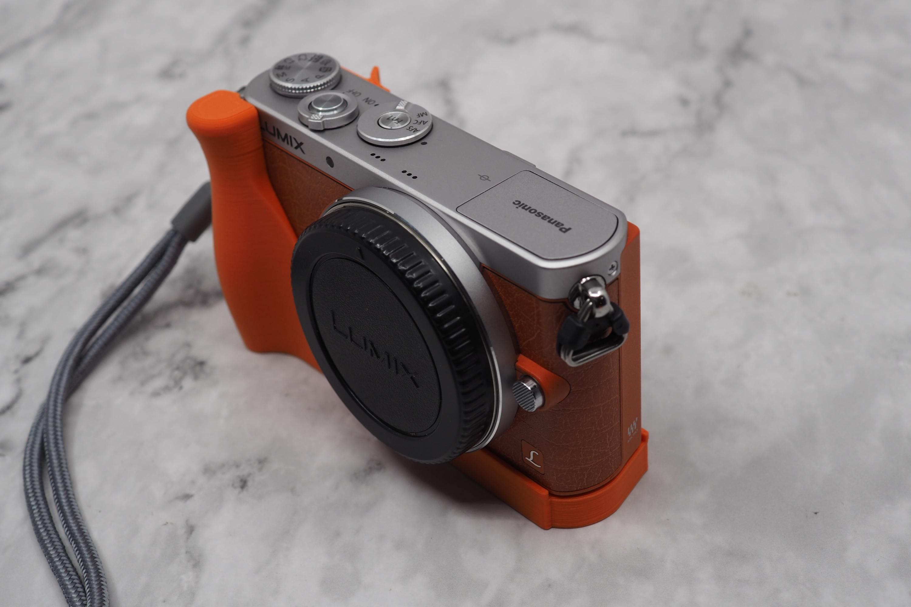 ま*ん様 LUMIX DMC-GM1 超コンパクト一眼 + グリップ ま*ん様 LUMIX DMC-GM1 超コンパクト一眼 + グリップ
