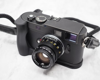 Leica M9 Ergonomic Grip w/Integral Thumb Grip Extra Battery & SD Storage Options