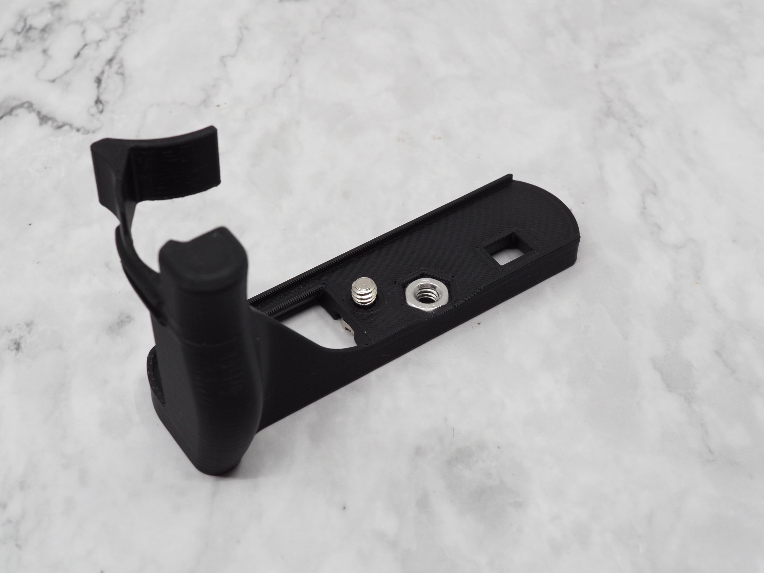 Leica D-lux Type 109 Ergonomic Camera Grip With Integral Thumb