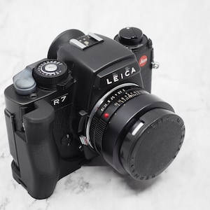 Leica ライカ R7用　グリップ　14317          G128 Leica R7 Grip Wrist Strap Feature Arca Swiss Spare Battery Spot