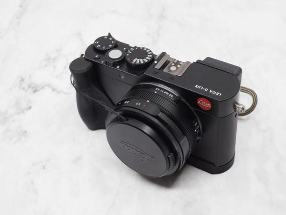 Leica D-lux Type 109 Ergonomic Camera Grip With Integral Thumb