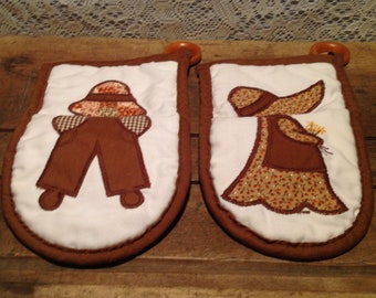 Vintage Set of Oven Mitts Dutch Doll and Dutch Boy