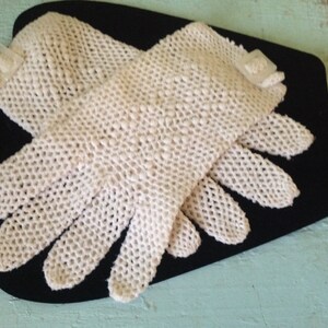 Vintage set of gloves with pearl clip image 1