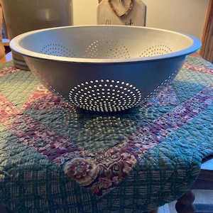 Large Vintage Westbend Aluminum Colander/Strainer