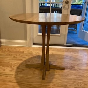 Runder Tisch aus weißer Eiche