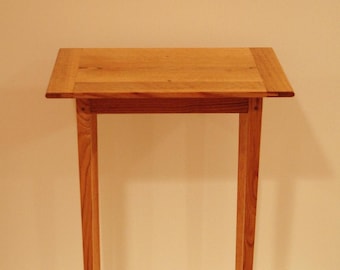 Eloquent Handmade traditional Oak End Table