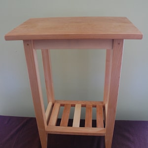 Rechthoekig bijzettafeltje in harde esdoorn- en kersenschudderstijl met plank