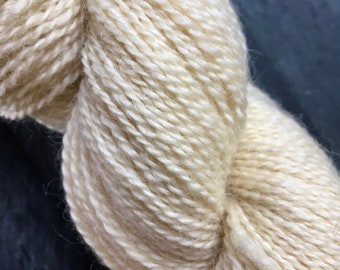 Natural White Pearl Border Leicester Yarn Skein