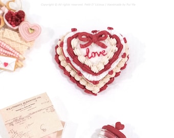 Vintage Heart Shaped Valentine's Buttercream Cake- Valentine's Day - in 1/12 Dollhouse Miniature Cake