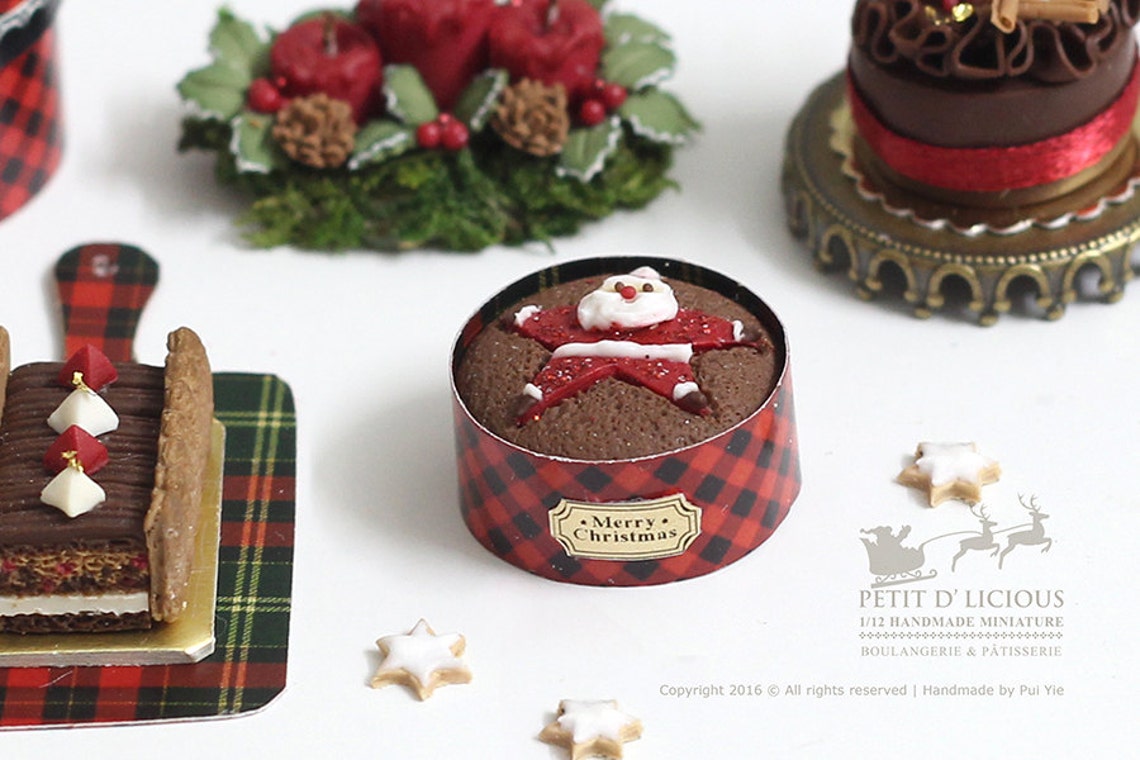 Classic Buttered Rum Christmas Cake with Star Santa on topped | Etsy