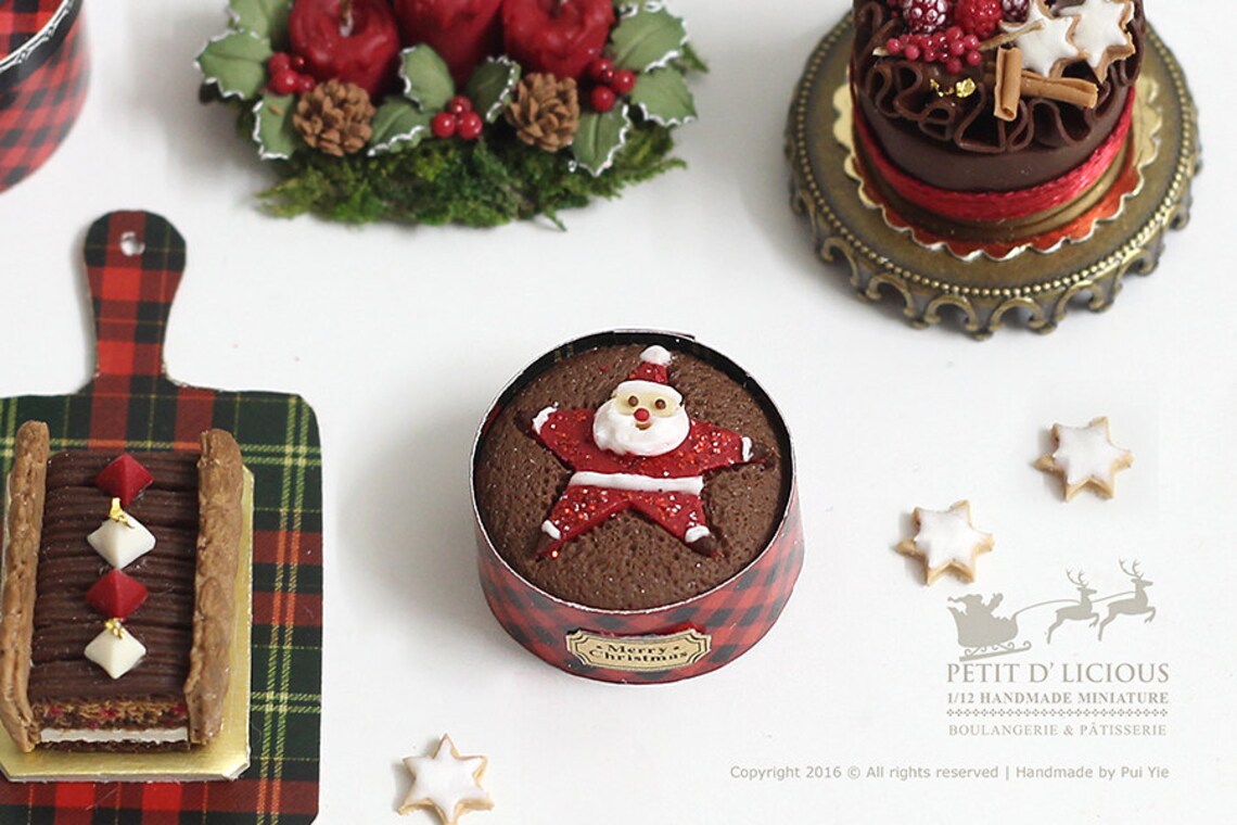 Classic Buttered Rum Christmas Cake with Star Santa on topped | Etsy