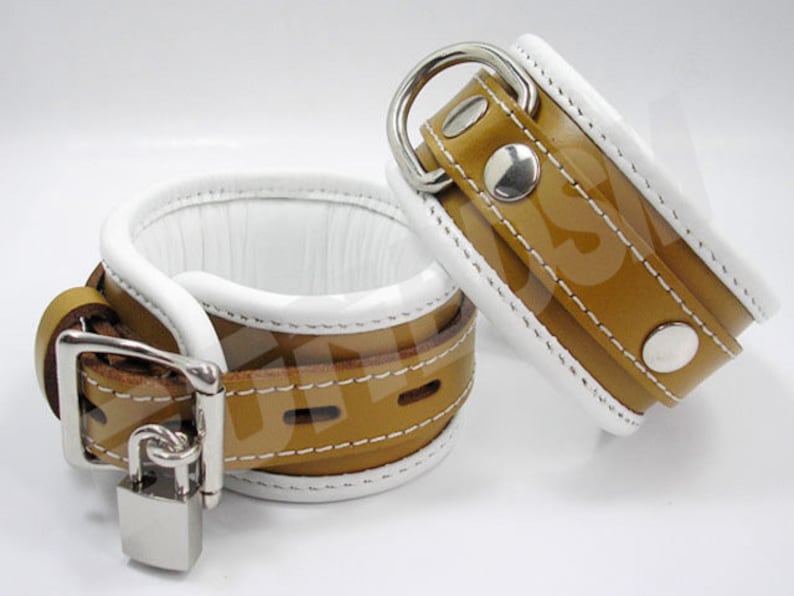 Bondage medical ankle cuffs Mature bdsm fetish restraints suspenders soft padded brown and white genuine leather locking feet cuffs