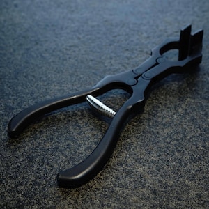 Leathermob Atelier Amy Roke Leather Clamp Pincer Plier Clamping Creasing Edge Stitching leathercraft craft tool