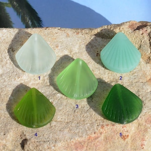 2pcs (20X19mm) Mini Green Length-Drilled Shell Recycled Cultured Sea Glass~Beach Glass Pendant Beads