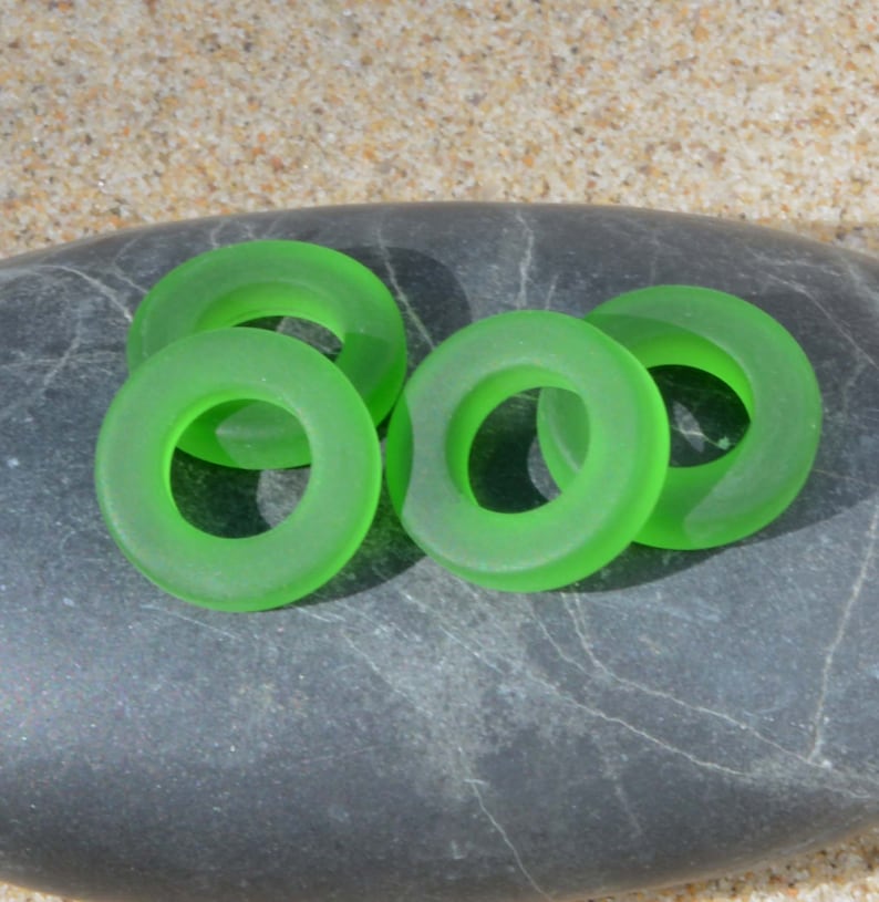 Sea glass beach glass 12mm Circle Rings Green 2pc Bottle-neck Style Rings Connector Cultured Sea Glass Pendants 4. Shamrock