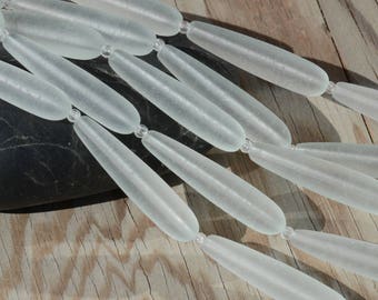5 cuentas de vidrio marino en forma de lágrima verde (38 x 8 mm) perforadas a lo largo ~ Suministros para hacer joyas ~ Cuentas de vidrio de playa