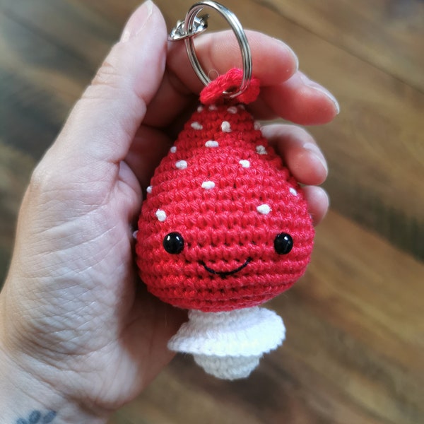 amigurumi porte clé Doudou champignon réalisé au crochet