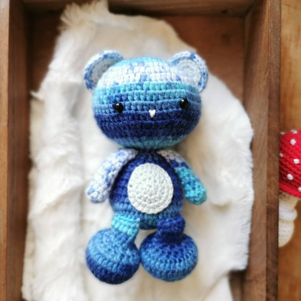 Amigurumi Doudou Teddy réalisé au crochet  bleu camïeu