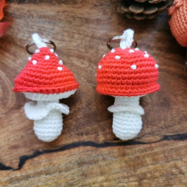 amigurumi porte clé Doudou champignon réalisé au crochet