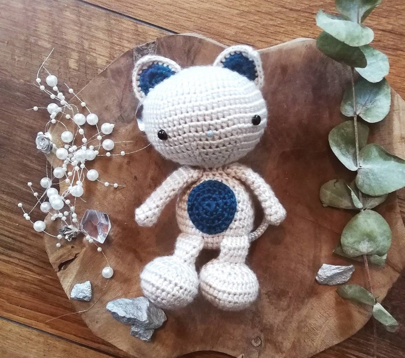 Amigurumi Doudou Cat with pink hook and white glitter
