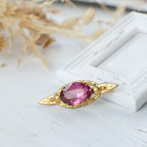 Art deco lilas Czech Vintage brooch with crystal in the center
