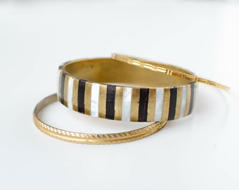 Boho Vintage bangles set, Striped Bangle with Mother Of Pearl and two golden tone bangles, Brass Chunky Bracelet bohemian style