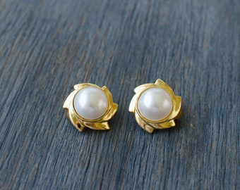 Pearl clip-on earrings, elegant vintage round clip on earrings