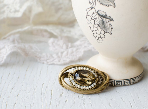 Vintage oval brooch with brown glass crystal and … - image 1