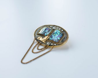 Sphinx Vintage Brooch with heliotis