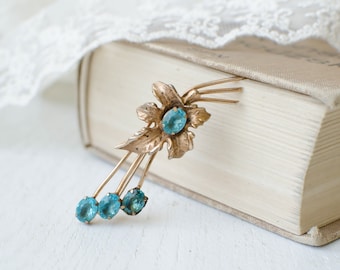 Flower Vintage brooch with blue glass crystals