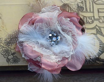 Stoff BLUMEN BARRETTE Rose, Weiß, Silber | BlumenMädchen Haarklammer | Stoff Blumen Fascinator | Braut Haar accessoire | Blumenmädchen Haar