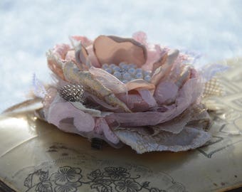 Accessoire de cheveux de mariée. Clip de fleurs en tissu boho / rustique. Fleur de cheveux/Barrette. Fascinateur de fleurs en tissu. Cheveux de mariée. Fleur Girl Hair.