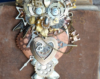 Handmade OWL BROOCH with Vintage Jewelry | Steampunk Owl | Heart Owl | Chunky Jewelry | Avant Garde Jewelry | Unique Jewelry