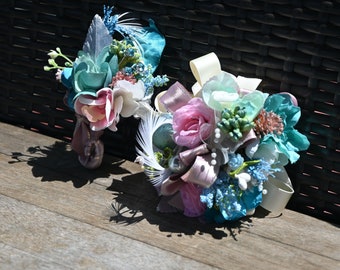 Ensemble CORSAGE & BOUTONNIÈRE Aqua tropical et rose | Fleur en soie au poignet et boutonnière | Fleurs formelles | Bal de fin d'année ou fleurs du bal des finissants