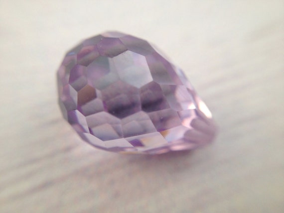 15X10mm Lavender Lilac Faceted CZ Cubic Zirconia Tear Drops / Half Drilled Hole  / Briolette Bead / 1 Pcs