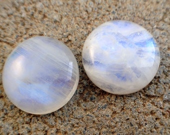 20MM Natural Rainbow Moonstone cabochons / Loose round flat back cabochon / semi precious stone / Gemstone Cabs / 1 pcs