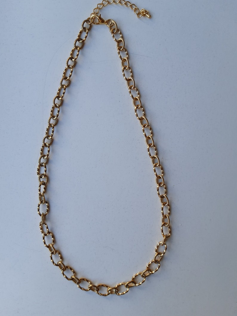 Gouden ketting met bewerkte schakels, 45 cm lang verlengketting, kreeftenklauw slotje, voor mannen en vrouwen, stevige ketting. afbeelding 2