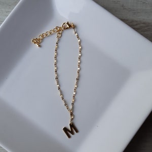 Pulsera de labios dorada personalizada con letra inicial, pulsera de letras, pulsera de la amistad, para mamá, regalo para él y para ella.
