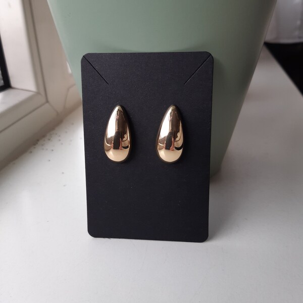 Gold chunky waterdrop shaped earring, they are 14 K  gold, girls, gift for her, trendy earrings, beautiful jewelry.