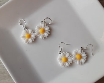 Daisy in white with a yellow heart om small hoop earrings or sterling silver 925 earrings, girls and woman, gift for her, cute earrings.