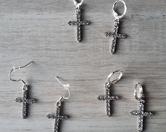 Kruis met stras sterling zilver oorbellen of hoepel oorbellen, voor mannen en vrouwen, lood en nikkelvrij, silver cross earring, hoops.